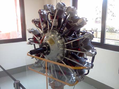 08 motore 9 cilindri